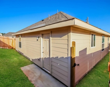 2525 Grayling Drive - Photo Thumbnail 2