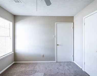 2103 Charlton House Lane - Photo Thumbnail 17