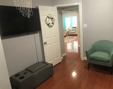 2319 56th Street - Photo Thumbnail 9
