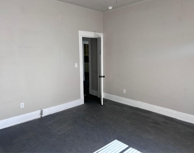 1925 11th Street - Photo Thumbnail 15