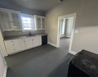 1925 11th Street - Photo Thumbnail 4