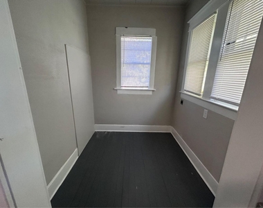 1925 11th Street - Photo Thumbnail 8