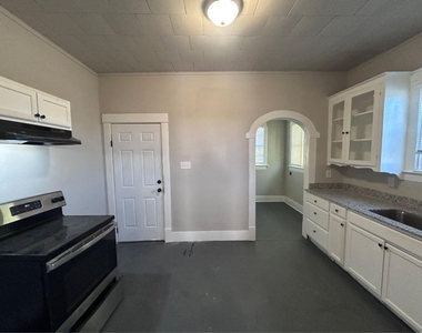 1925 11th Street - Photo Thumbnail 6