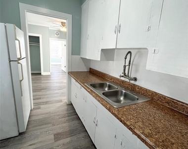 4114 Ave S 1/2 - Photo Thumbnail 5