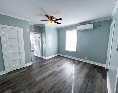 4114 Ave S 1/2 - Photo Thumbnail 7