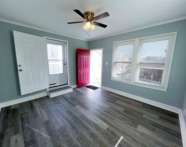 4114 Ave S 1/2 - Photo Thumbnail 3