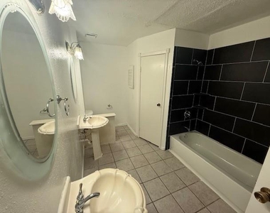 3105 Oak Rock Circle - Photo Thumbnail 8