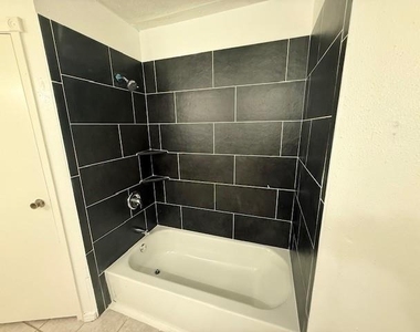 3105 Oak Rock Circle - Photo Thumbnail 9
