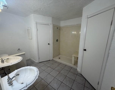 3105 Oak Rock Circle - Photo Thumbnail 6