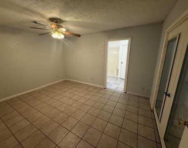 3105 Oak Rock Circle - Photo Thumbnail 5