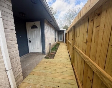 3105 Oak Rock Circle - Photo Thumbnail 1