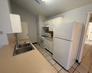3105 Oak Rock Circle - Photo Thumbnail 4