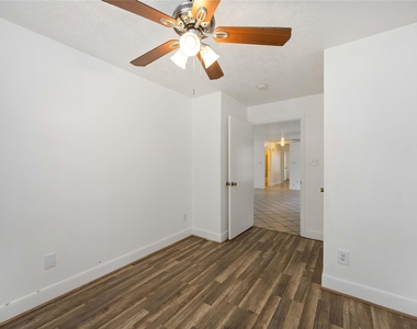 5315 Cherie Crest Court - Photo Thumbnail 8