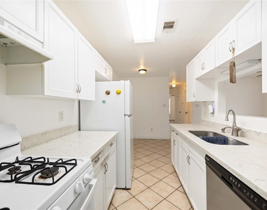 5315 Cherie Crest Court - Photo Thumbnail 4