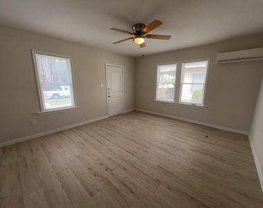 1008 Studewood Street - Photo Thumbnail 3