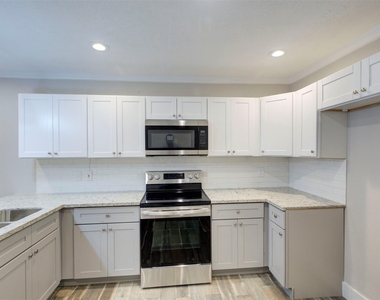 4220 Delhi Street - Photo Thumbnail 10