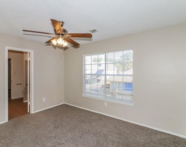 6018 Fern Hollow Court - Photo Thumbnail 11