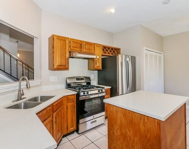 6018 Fern Hollow Court - Photo Thumbnail 5