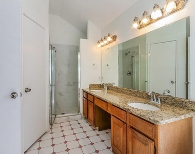 6018 Fern Hollow Court - Photo Thumbnail 10