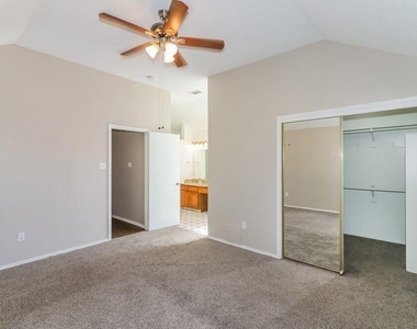 6018 Fern Hollow Court - Photo Thumbnail 8