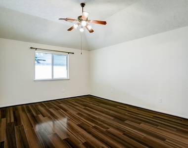 7605 Waterlilly Lane - Photo Thumbnail 10