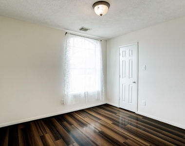 7605 Waterlilly Lane - Photo Thumbnail 7
