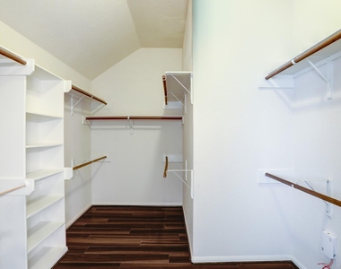 7605 Waterlilly Lane - Photo Thumbnail 13