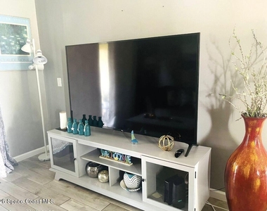 2794 Rhonda Lane - Photo Thumbnail 7