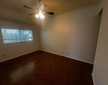 22109 Diane Drive - Photo Thumbnail 4