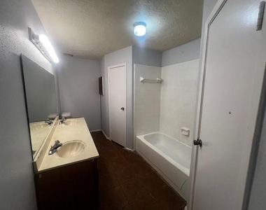 22109 Diane Drive - Photo Thumbnail 5