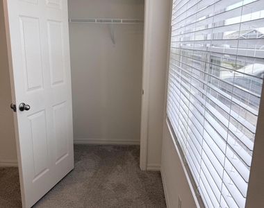 4984 Amasa Circle - Photo Thumbnail 8