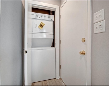 1903 Commonwealth Street - Photo Thumbnail 2