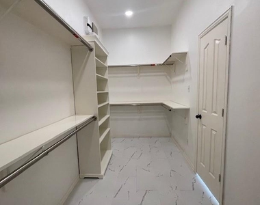 8519 Babbling Brook Court - Photo Thumbnail 28