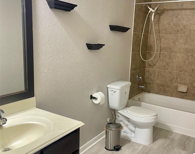21439 Veneto Hills Court - Photo Thumbnail 14