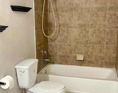 21439 Veneto Hills Court - Photo Thumbnail 15