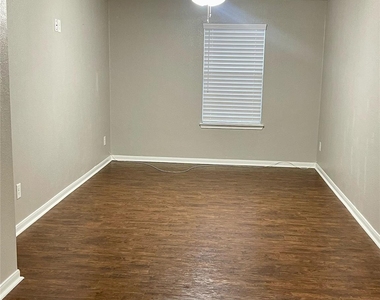 21439 Veneto Hills Court - Photo Thumbnail 13
