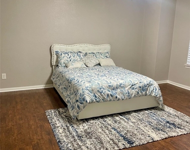 21439 Veneto Hills Court - Photo Thumbnail 16