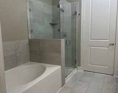 150 W Sam Houston Parkway N - Photo Thumbnail 8