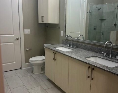 150 W Sam Houston Parkway N - Photo Thumbnail 7