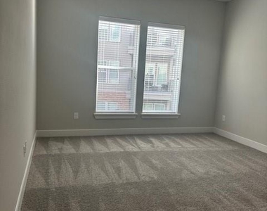150 W Sam Houston Parkway N - Photo Thumbnail 6