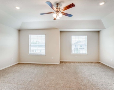 8219 Blooming Meadow Lane - Photo Thumbnail 8