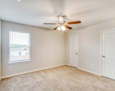 8219 Blooming Meadow Lane - Photo Thumbnail 11