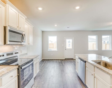 8219 Blooming Meadow Lane - Photo Thumbnail 6