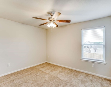 8219 Blooming Meadow Lane - Photo Thumbnail 12
