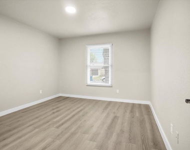 502 Pintail Lane - Photo Thumbnail 10