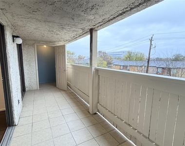 8523 Hearth Drive - Photo Thumbnail 17
