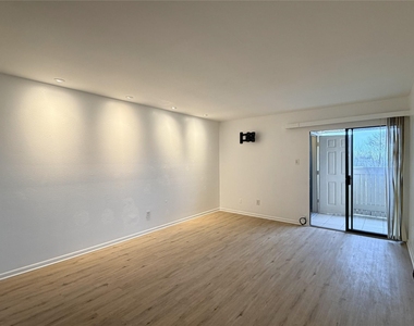 8523 Hearth Drive - Photo Thumbnail 6