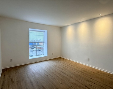 8523 Hearth Drive - Photo Thumbnail 12