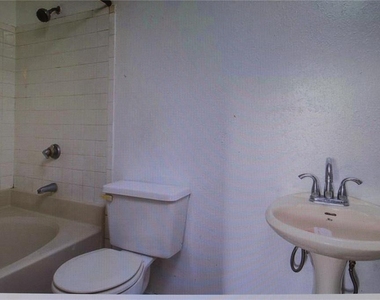 4107 Chatham Oak Court - Photo Thumbnail 6