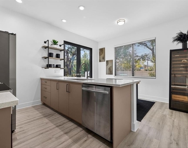 8706 Palm Ranches Place - Photo Thumbnail 10